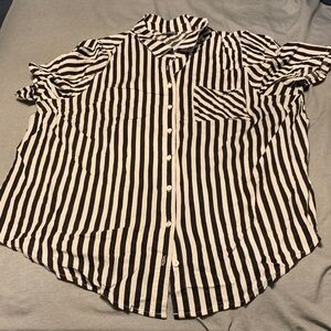 Torrid Black and White Striped Button-Up Shirt Size 3